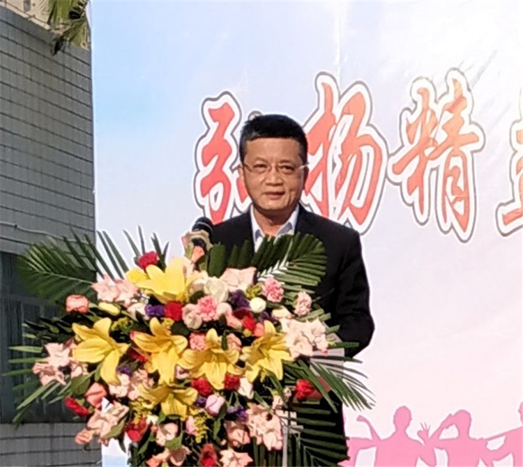 圖為梁軍同志作動(dòng)員講話。